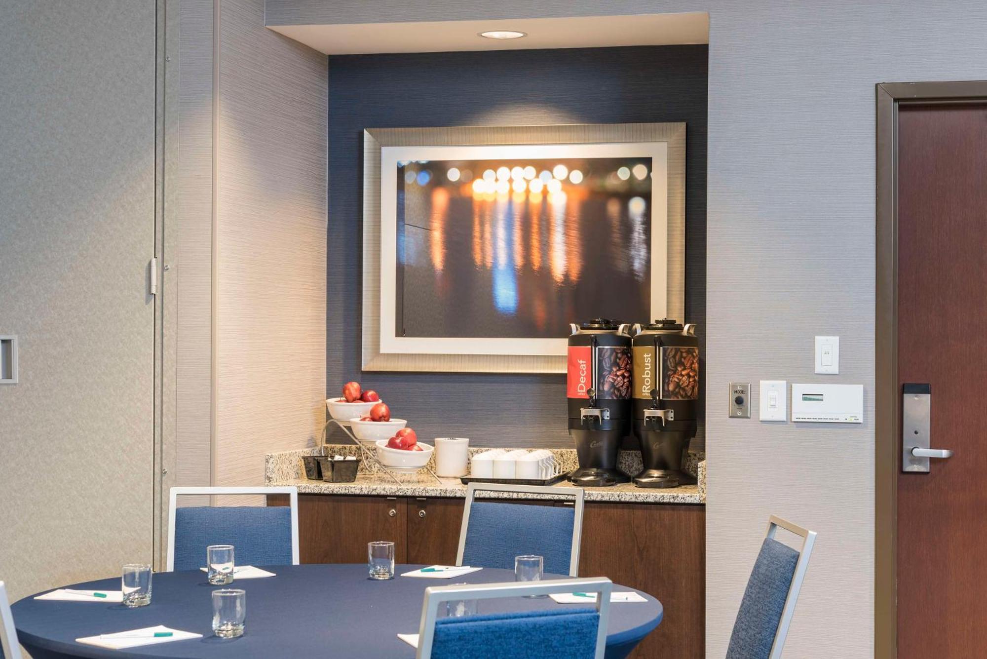 Homewood Suites By Hilton Grand Rapids Downtown Екстер'єр фото