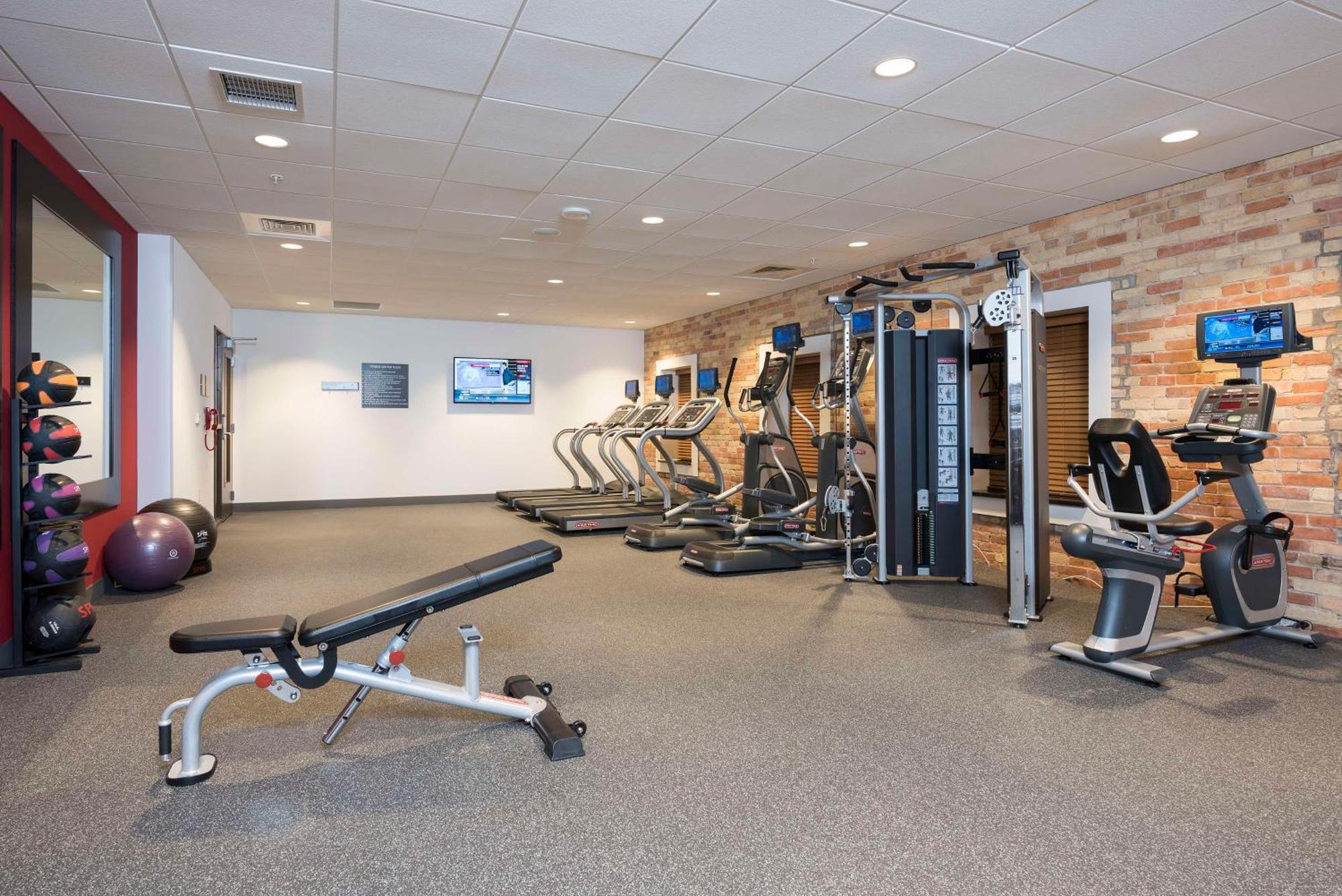 Homewood Suites By Hilton Grand Rapids Downtown Екстер'єр фото